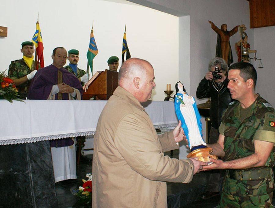 Santa Beatriz da Silva «acompaña» a militares  portugueses a Kosovo