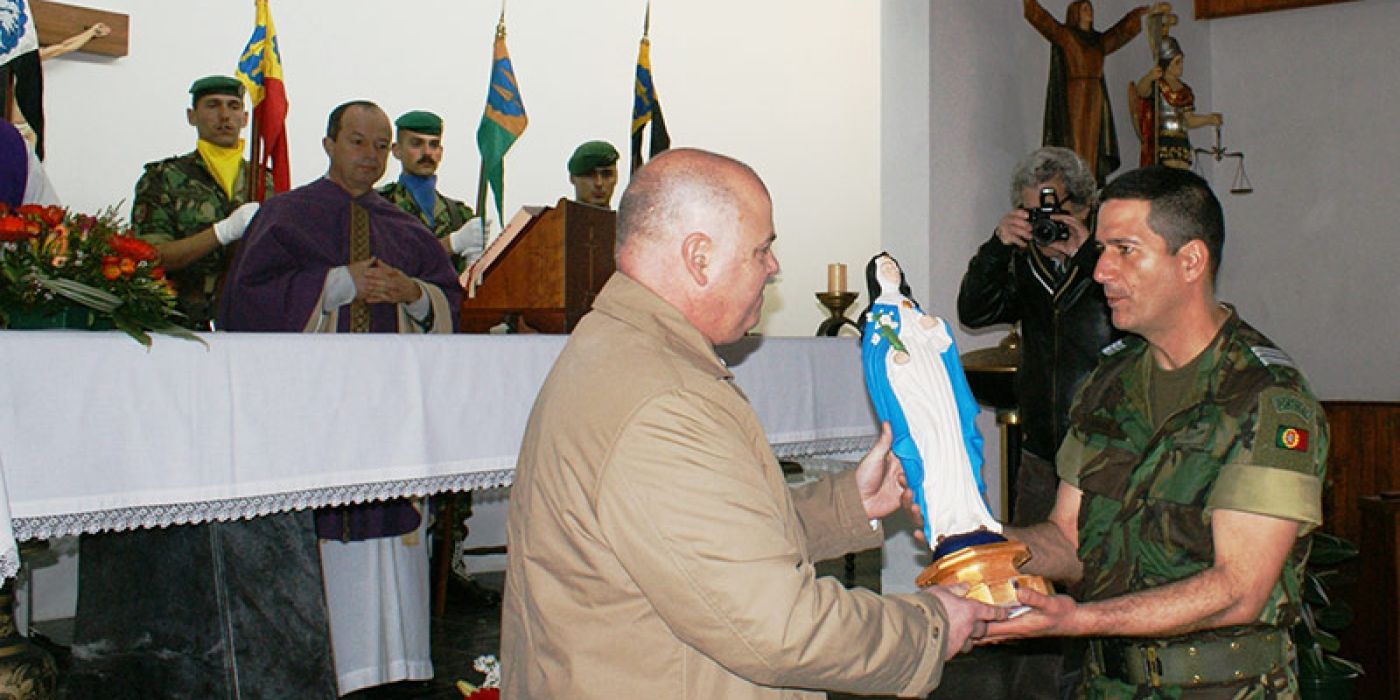 Santa Beatriz da Silva «acompaña» a militares portugueses a Kosovo